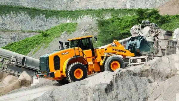 Hyundai HL975, HL975XT Wheel Loader Operator Manual Hyundai HL975, HL975XT