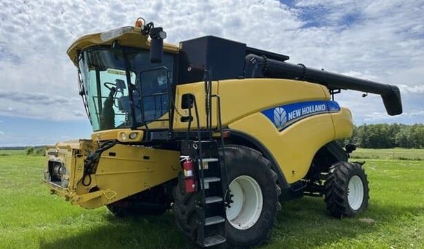 New Holland CR6090 New Holland CR6090