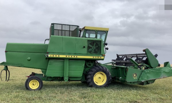 John Deere 3300–7700 Combine 40 Series Operator Manual John Deere 3300–7700 Combine 40 Series Operator Manual