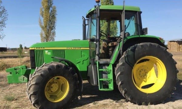 John Deere 6100 6400 SE Tractors Operators Manual