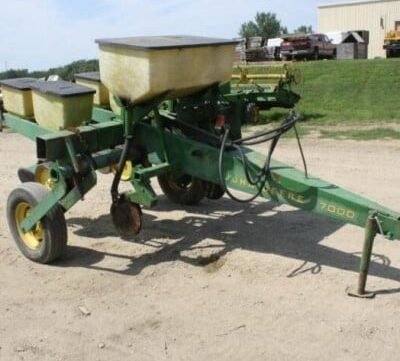 John Deere Max-Emerge John Deere Max-Emerge 7000 Folding Planters Technical Manual TM1211